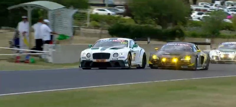Illustration for article titled The Final Minutes Of The Bathurst 12 Hour Is The Best Racing All Year