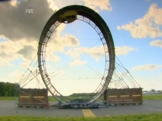Illustration for article titled Fifth Gear Brings Hot Wheels To Life, Sets Real-Life Loop-The-Loop Record