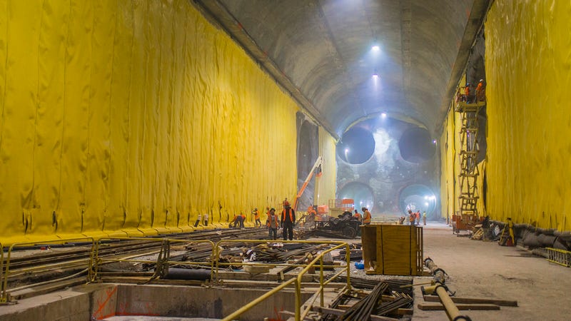 Illustration for article titled A Colossal Yellow Cave Taking Shape Beneath Manhattan