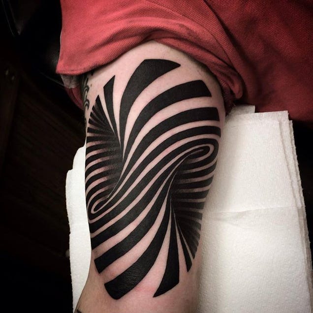 Mindbending Optical Illusion Tattoo Adds A Handle To This Guy's Arm