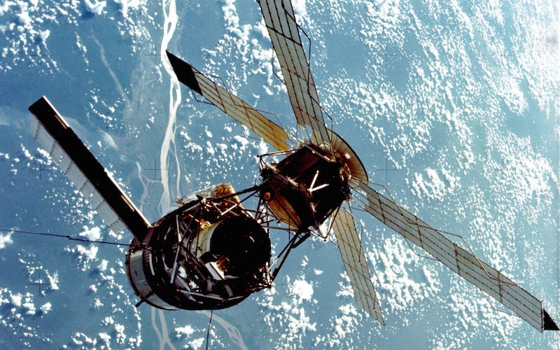 Illustration for article titled Our First Long-Term Space Station Floated Through Space Like a Dragonfly