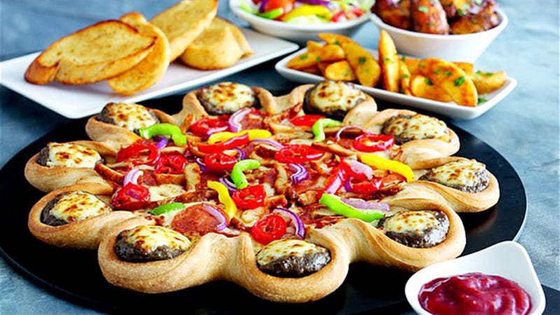 Illustration for article titled Pizza Hut's Cheeseburger Pizza Is Both Extraordinary and Repulsive