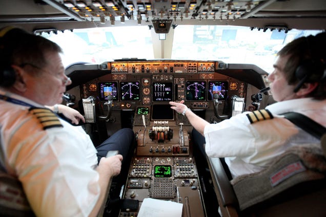 Do Pilots Hook Up With Flight Attendants? An Airline Pilot Answers