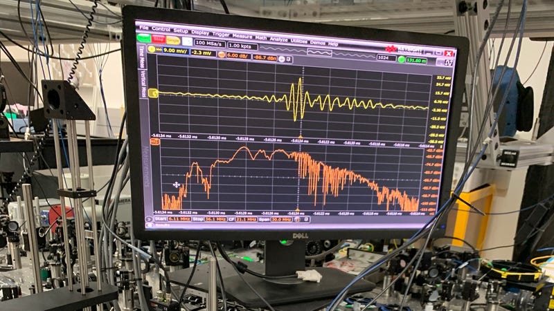 Monitoring an optical frequency comb.