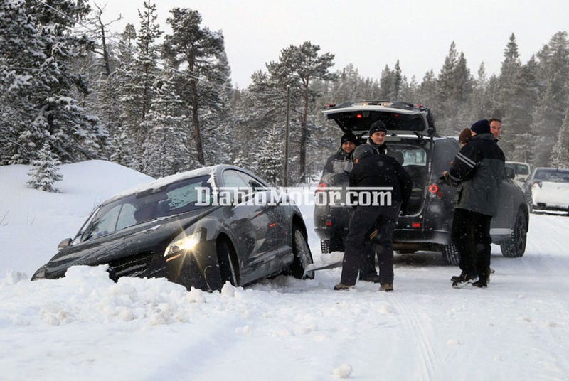 Illustration for article titled 2012 Mercedes ML Can't Tow New CL Out Of Snow