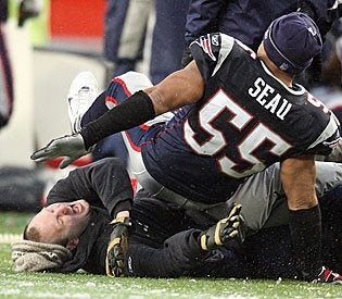 Illustration for article titled Junior Seau Is Not As Quick As He Used To Be