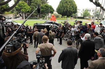 Illustration for article titled California Bill Would Crack Down On Paparazzi
