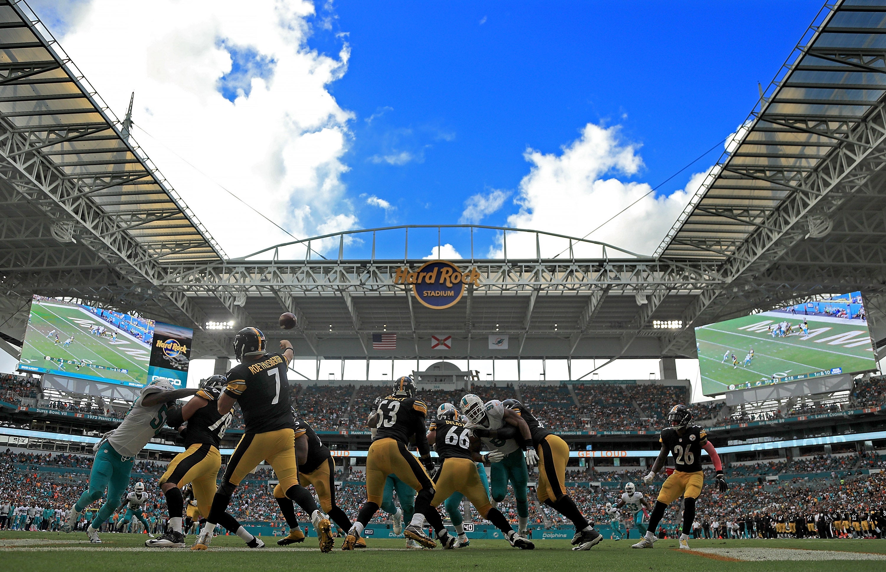 miami-gardens-hard-rock-stadium-64-767-2026-fifa-world-cup