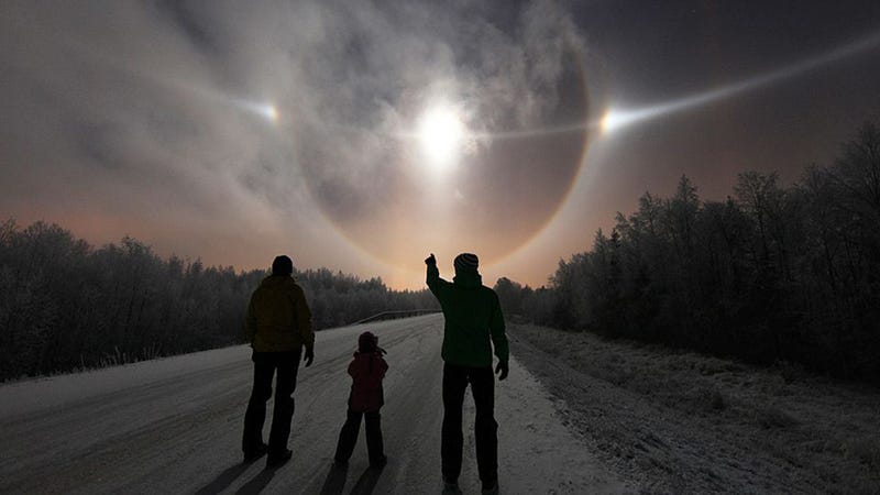 Illustration for article titled These incredible sky lights look like alien spaceships coming to Earth