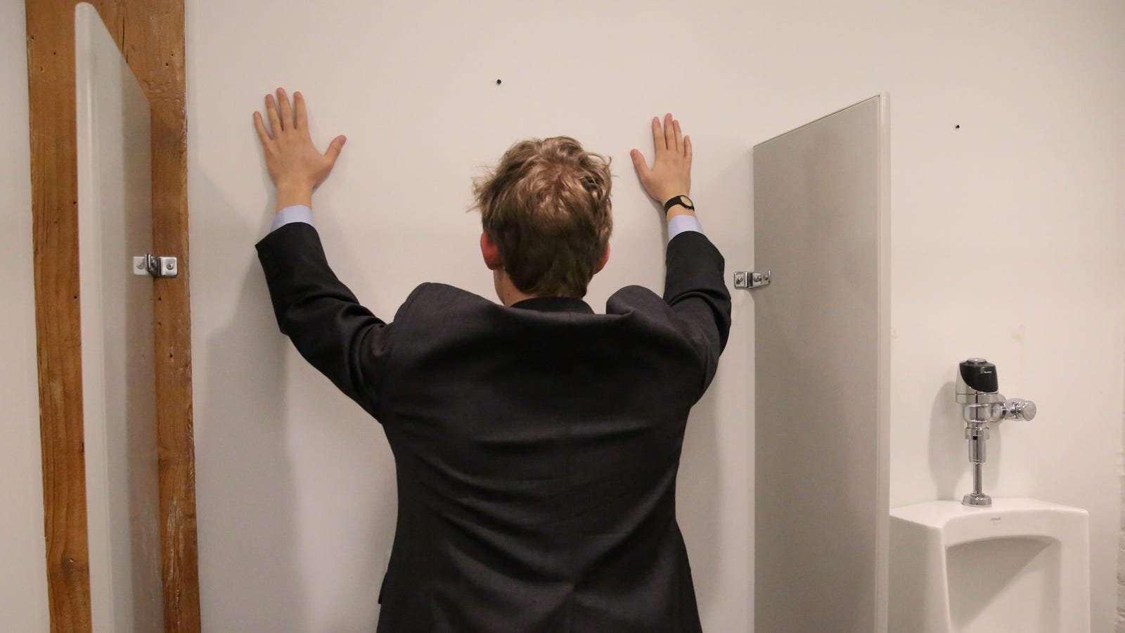 Unquestioned Alpha Of The Bathroom This Guy Has Both