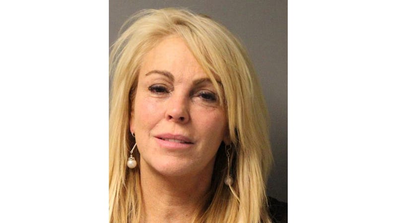 Illustration for article titled Bank Forecloses on Dina Lohan's Home… Again