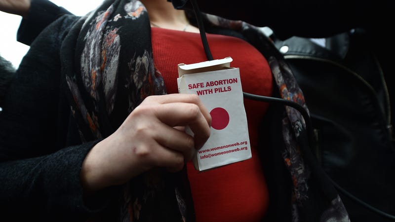 Illustration for article titled Thousands in the U.S. Are Now Relying on Mail-Order Abortion Pills