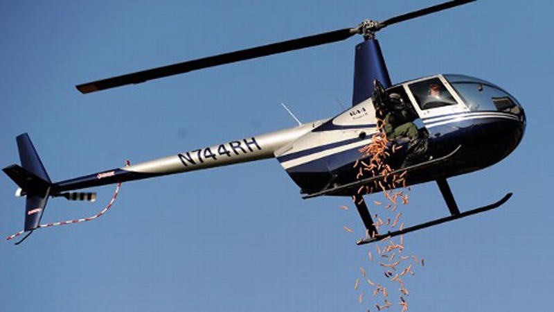 Illustration for article titled Helicopter Drops 955 Hot Dogs Over Detroit