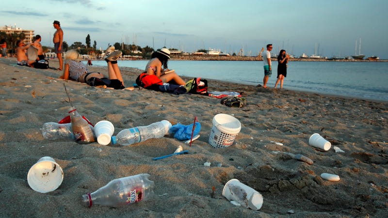 Illustration for article titled European Union Nations Unanimously Agree to Ban Single-Use Plastics By 2021
