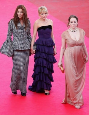 Illustration for article titled Synecdoche, New York Premiere: Can't Wait for the Movie, Can Wait for the Ugly Dresses