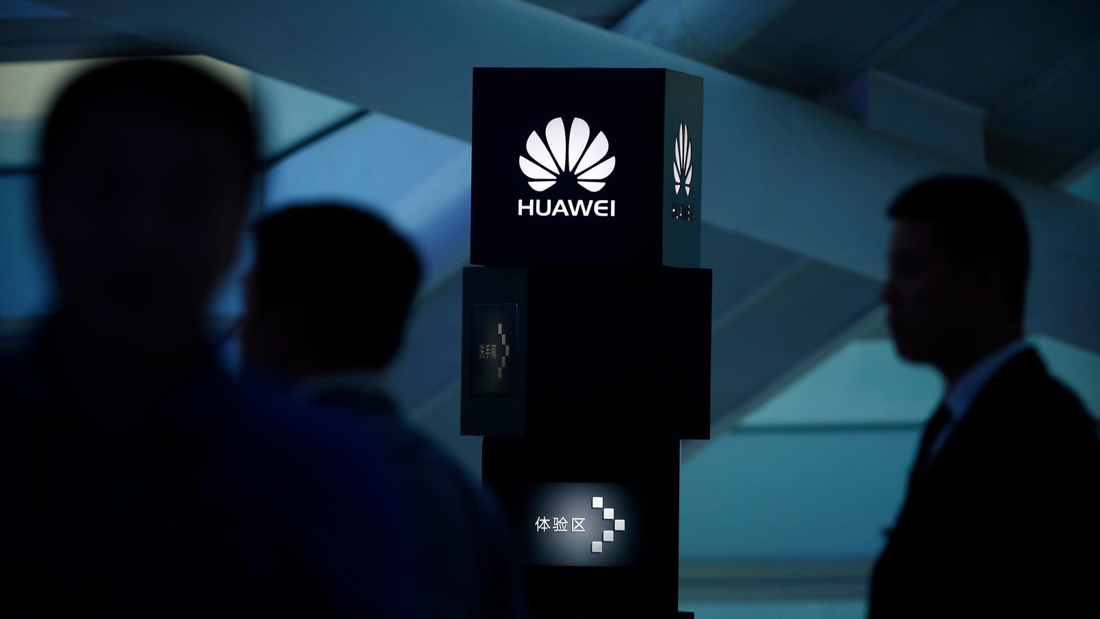 photo of Report Claims Google Could Be Pulling Huawei's Android License image