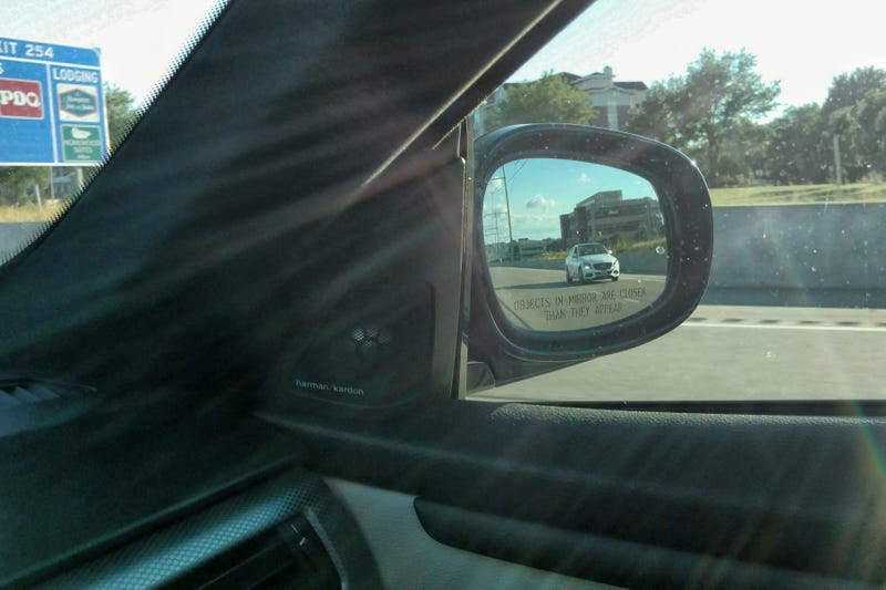 Illustration for article titled I'm pretty sure this Mercedes was being driven by golfer John Daly