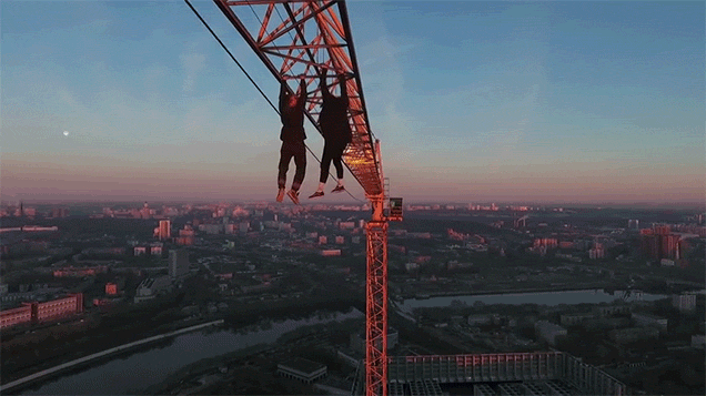 Crazy Russian Adrenaline Junkies Hang Off A Crane Nuts Tigerdroppings Com