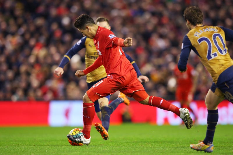 Illustration for article titled Here's The Best Goal So Far Of This Ridiculous Liverpool-Arsenal Game