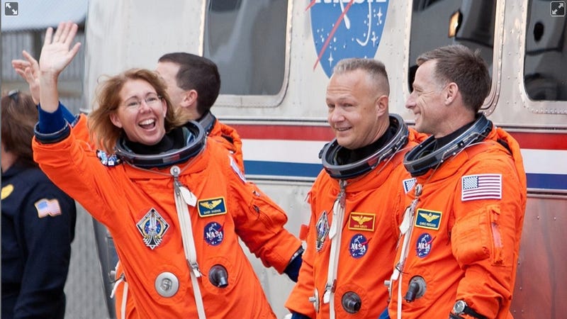 Illustration for article titled NASA's Atlantis Shuttle crew lands in New York!