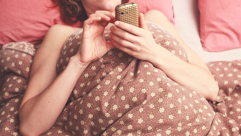Illustration for article titled Warning: Sexts Are Full of Dirty, Sexy Lies