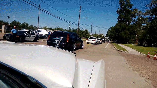 Watch This Awesome Cop Popping His Trunk In A Slab Parade