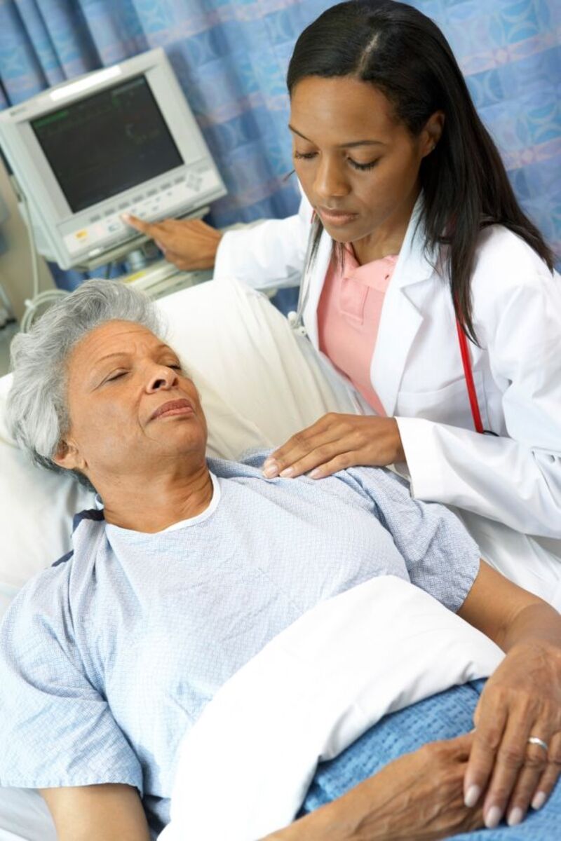 Illustration for article titled Income Crisis Among General Practitioners May Lead to Doctor Shortage