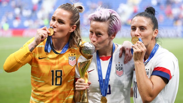 USWNT's Ashlyn Harris Says Former Teammate Was Excluded For Homophobia, Not Christianity