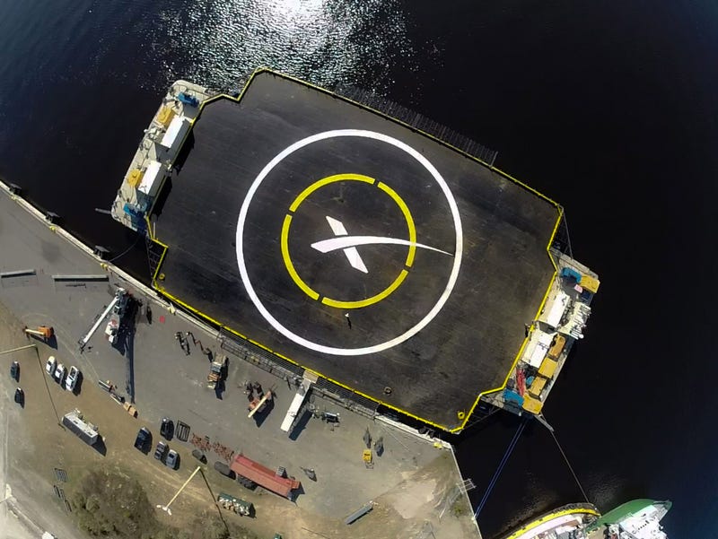 Illustration for article titled SpaceX Will Try Landing On Barge After Friday's Cargo Flight