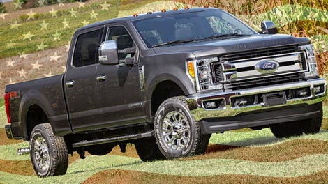 The 2017 Ford Super Duty Has 925 Freaking Lb Ft Of Torque 2017 Ford Super Duty Has A Really Practical Optional Gun Case