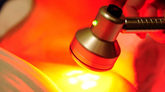A Certain Frequency of Red Light Boosted People’s Eyesight in New Study A Certain Frequency of Red Light Boosted People’s Eyesight in New Study