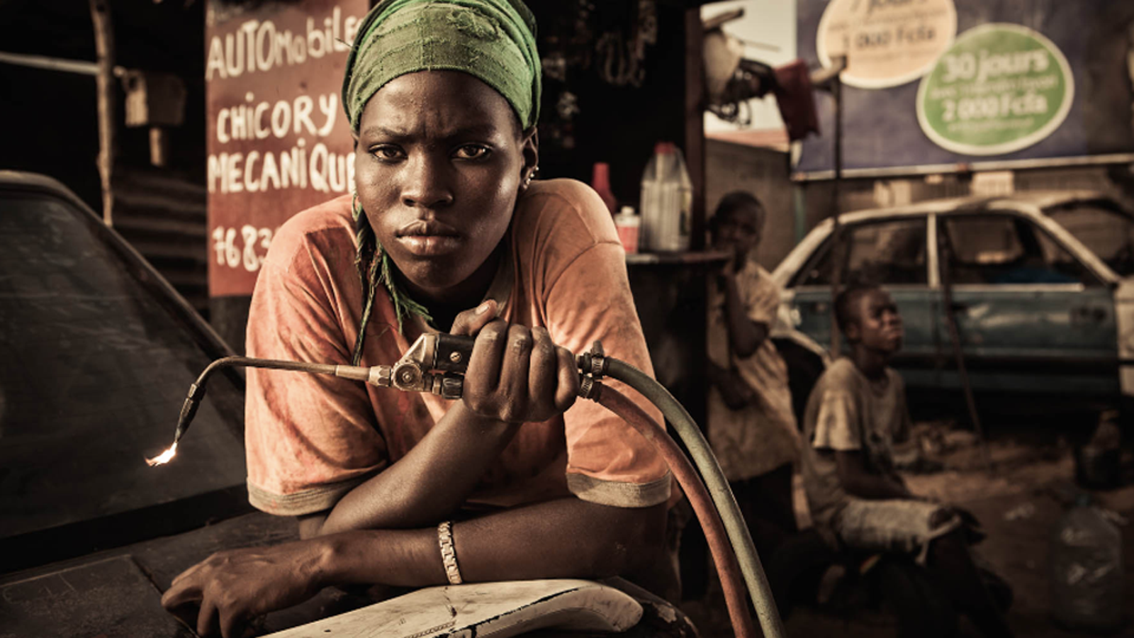 Powerful Portraits of Workers at Femme Auto in Senegal