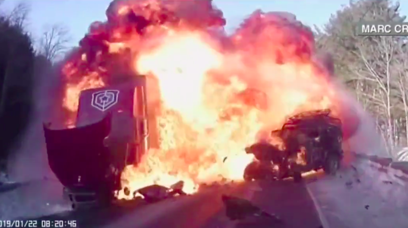 Illustration for article titled Jeep Wrangler Bursts Into Fireball In Terrifying Head-On Crash With Semi Truck