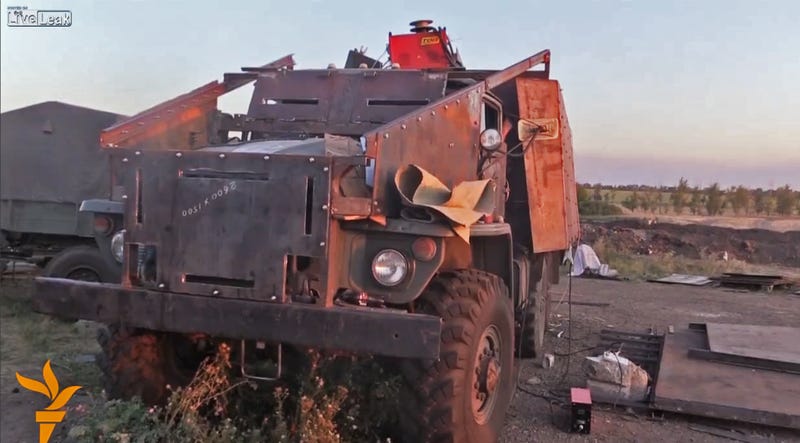 Illustration for article titled Ukrainian Soldiers Build An Improvised Armored Truck A-Team Style