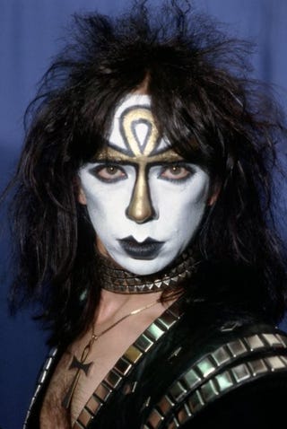Ex-Kiss guitarist dodges animal-cruelty charges. (Google)