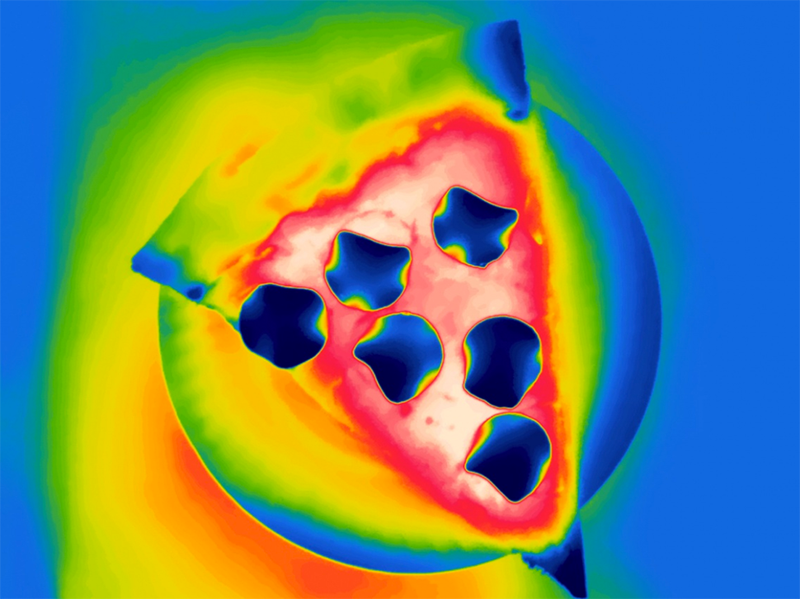 photo of Thermal Photography Shows Even Pizza Emits Radiation image