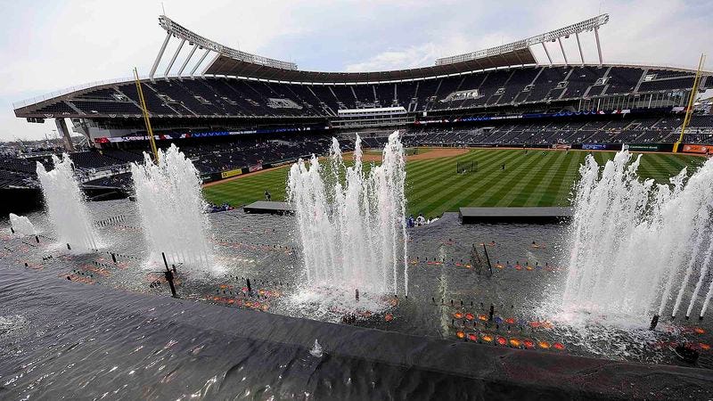 Illustration for article titled David Ortiz Claims He Just Saw Submarine In Kansas City Royals Fountain