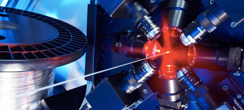 Illustration for article titled Automated High-Speed Wire Inspector Takes 40,000 Photos Every Second