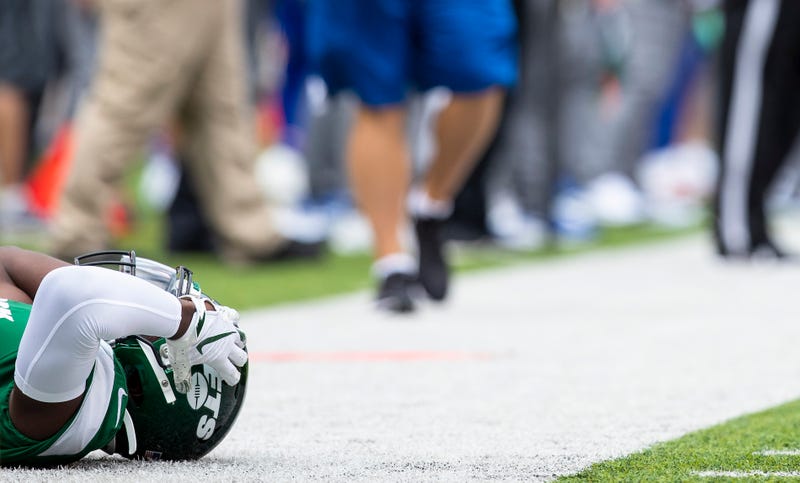 Illustration for article titled Jets Start Their Gagging Early In The Season, Blow 16-0 Second-Half Lead To Bills