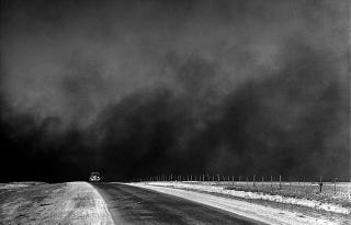 Illustration for article titled The Dangers Of The Dust Bowl Included Electrocution By Hug