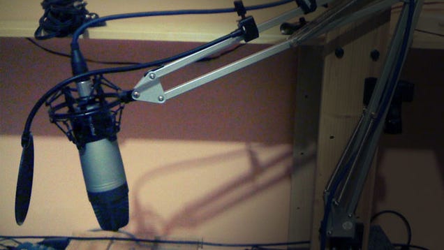 Make an Adjustable DIY Mic Stand Out of a Lamp