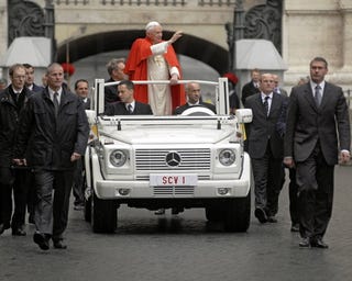 Illustration for article titled New Popemobile a Drop-Top Geländewagen