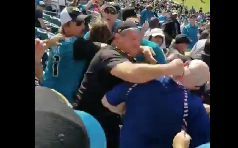 Illustration for article titled Jaguars Fan Knocks Texans Fan Out Cold With Devastating Sucker Punch