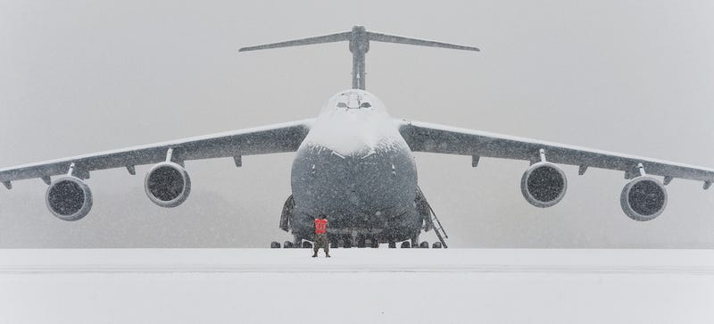 Illustration for article titled Imagine Your Airplane Getting Buried Under Snow
