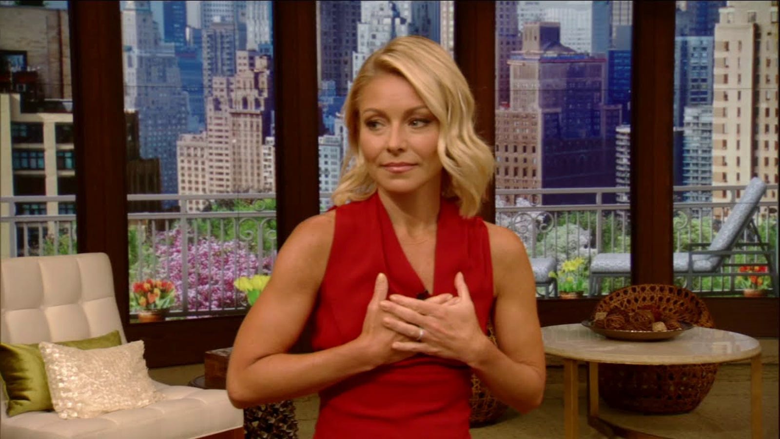 'Our Long National Nightmare Is Over': Kelly Ripa Returned to Live ...