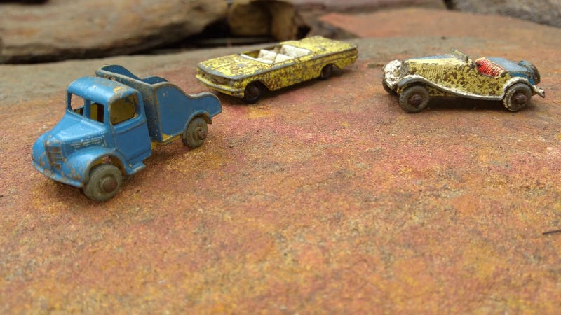 Illustration for article titled Cars and houses...