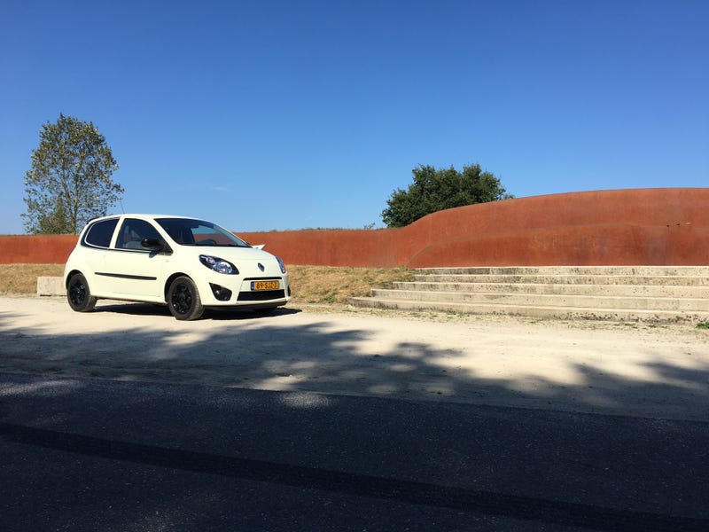 Illustration for article titled The Twingo is shiny again!