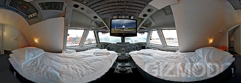 Illustration for article titled Sleep In a 747 Cockpit For $420