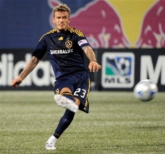 Illustration for article titled David Beckham Plays Soccer Like Your Dad