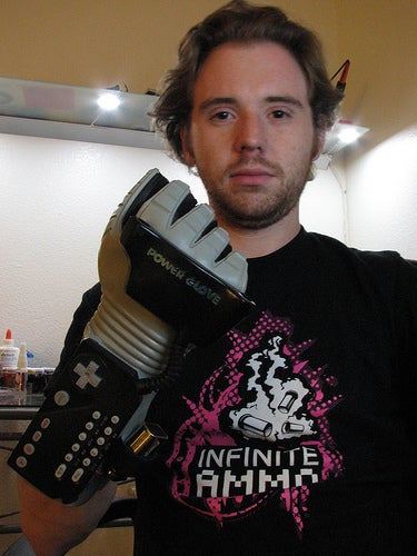 Illustration for article titled Nintendo Power Glove Updated With Accelerometer, Bluetooth, Irony
